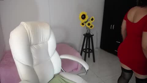 Snapshot of rebeca_milf chatting on February 19, 2:44 pm REBECA online show from February 19, 2:44 pm