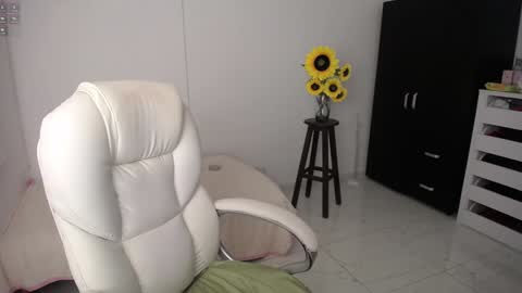 Snapshot of rebeca_milf chatting on February 6, 1:16 am REBECA online show from February 6, 1:16 am