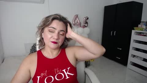 Snapshot of rebeca_milf chatting on January 26, 11:08 pm REBECA online show from January 26, 11:08 pm