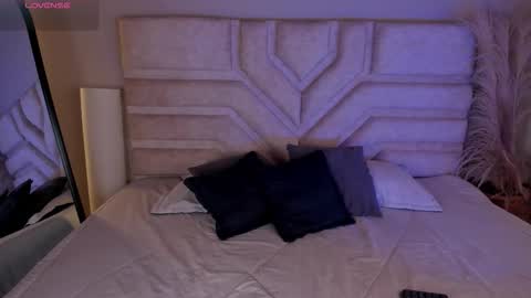 Rebeca Williams online show from February 18, 1:22 pm