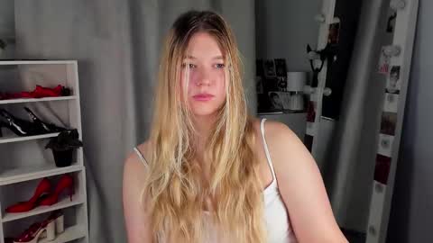 Snapshot of rebecca_____ chatting on September 28, 2:09 am rebecca_____ online show from September 28, 2:09 am