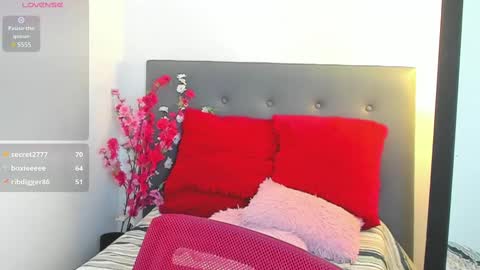 rebeccawhite_x online show from February 11, 7:23 am