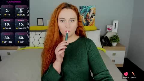 Snapshot of red_naughtyfox chatting on February 2, 7:25 pm Lessy Fox online show from February 2, 7:25 pm