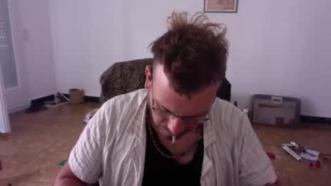 redbonezzzz online show from May 1, 12:10 pm