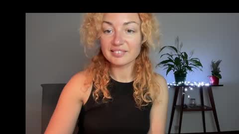 Snapshot of reddgirll chatting on March 5, 6:56 pm reddgirll online show from March 5, 6:56 pm