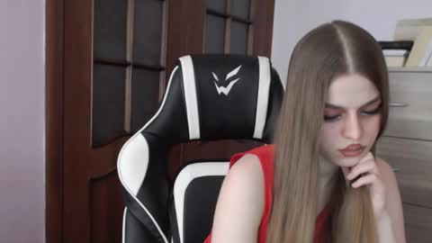 Lily online show from February 6, 4:05 am