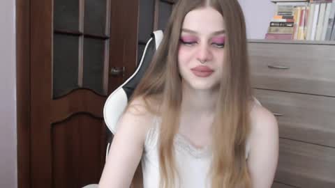 Lily online show from September 26, 1:46 am