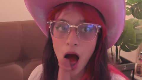 Snapshot of redmeloddy chatting on February 21, 10:26 pm Meloddy online show from February 21, 10:26 pm