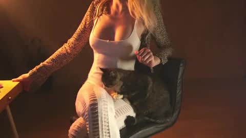 Snapshot of redsparrow__ chatting on March 8, 9:29 pm Red online show from March 8, 9:29 pm