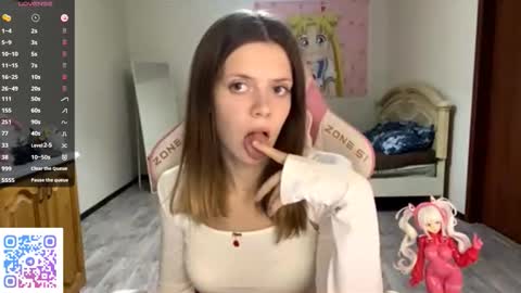 Snapshot of regeniastetson chatting on September 28, 3:32 pm Lucy online show from September 28, 3:32 pm