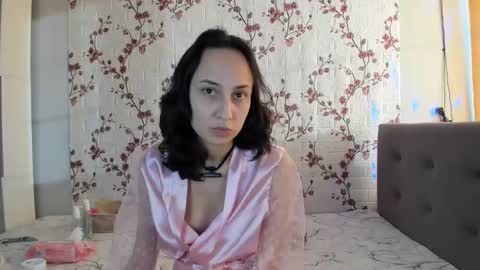 Snapshot of reginamoon12 chatting on February 21, 1:33 pm Alisa online show from February 21, 1:33 pm