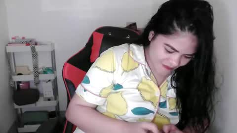 reign2525 online show from November 21, 9:51 am