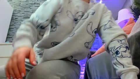 reina cummings online show from March 30, 6:13 am