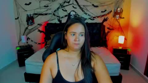 Snapshot of reina_loren chatting on October 13, 9:28 pm reina_loren online show from October 13, 9:28 pm