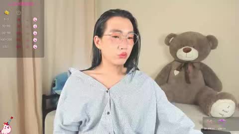 Snapshot of ren_yoonn chatting on October 1, 6:45 am Ren online show from October 1, 6:45 am