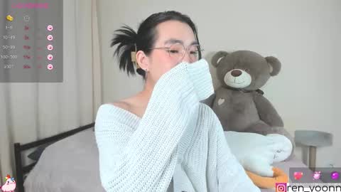 Snapshot of ren_yoonn chatting on October 12, 2:37 am Ren online show from October 12, 2:37 am