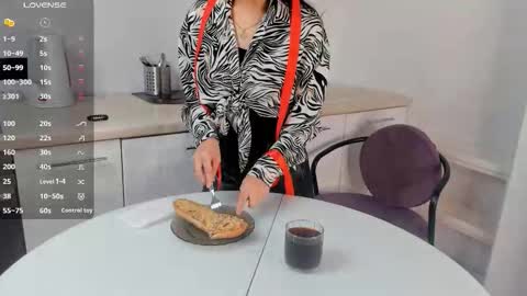 Snapshot of renatenavejar chatting on October 6, 2:40 am Call me Mira online show from October 6, 2:40 am