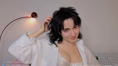 Ewiwi online show from October 22, 3:57 pm