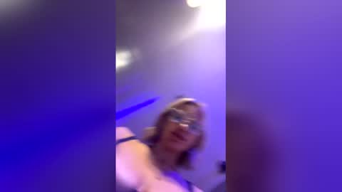 reversecowgirl713 online show from February 16, 7:17 am