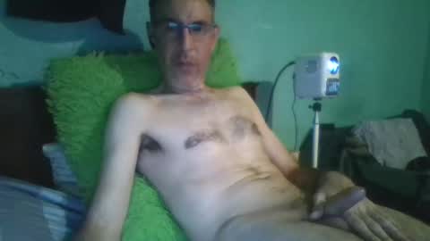 reyes_albert2006 online show from November 18, 12:30 pm