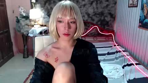 HI GUYS IM RHIAN PLEASE GIVE ME THUMBS UP online show from February 3, 1:24 am