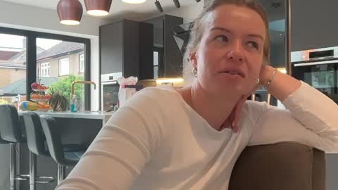 riana894237 online show from May 14, 9:29 am