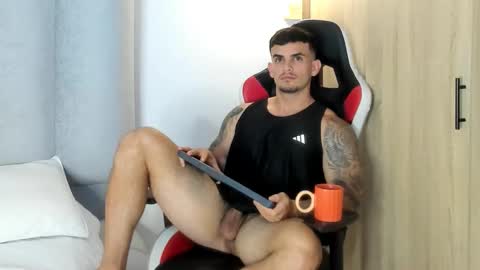 ricardogonzalez666 online show from June 2, 11:29 pm