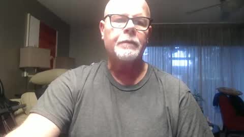 Snapshot of rich32937 chatting on September 17, 11:24 am rich32937 online show from September 17, 11:24 am