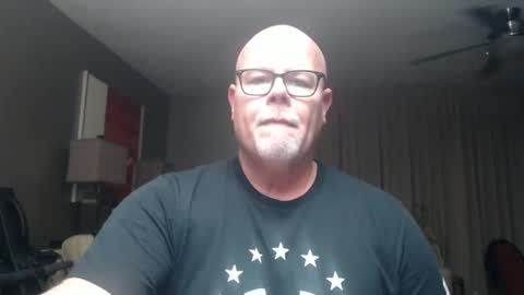 Snapshot of rich32937 chatting on December 4, 7:55 am rich32937 online show from December 4, 7:55 am