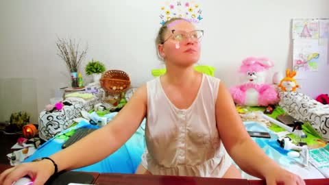 Anna - not anna - right Anna  online show from April 3, 3:19 pm