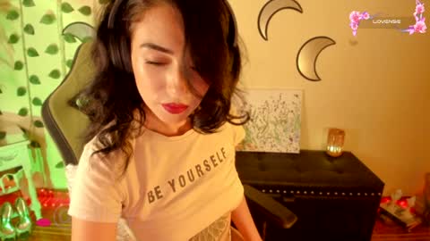 Snapshot of riiley_ chatting on December 10, 2:38 am Independent model online show from December 10, 2:38 am