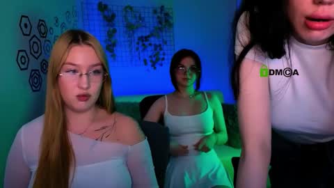 Meow online show from March 27, 8:43 pm