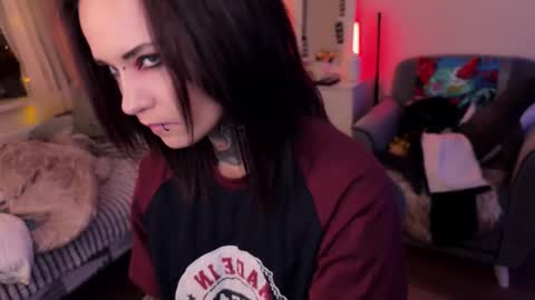   DianaBrite            fansl y online show from December 4, 3:00 pm