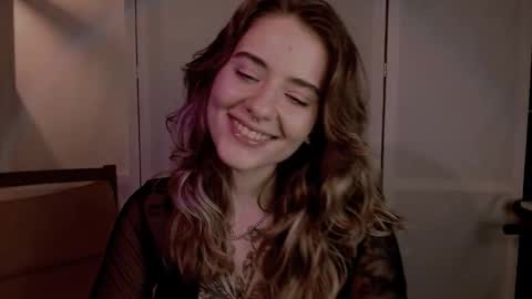 Snapshot of risha_laass chatting on December 18, 8:36 pm risha_laass online show from December 18, 8:36 pm