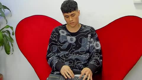 Snapshot of roan_birkin chatting on March 9, 10:30 pm Roan Birkin online show from March 9, 10:30 pm