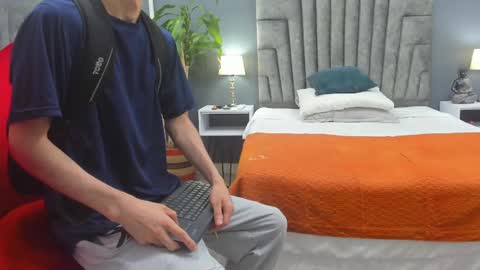 Snapshot of roan_birkin chatting on February 21, 2:50 am Roan Birkin online show from February 21, 2:50 am