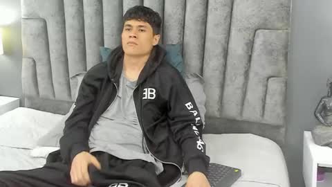 Snapshot of roan_birkin chatting on March 5, 1:52 am Roan Birkin online show from March 5, 1:52 am