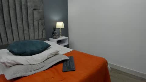 Snapshot of roan_birkin chatting on February 25, 8:00 pm Roan Birkin online show from February 25, 8:00 pm