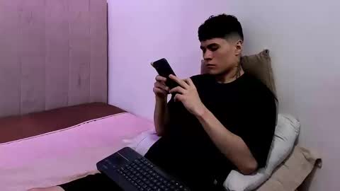 Snapshot of roan_birkin chatting on September 23, 8:48 pm Roan Birkin online show from September 23, 8:48 pm