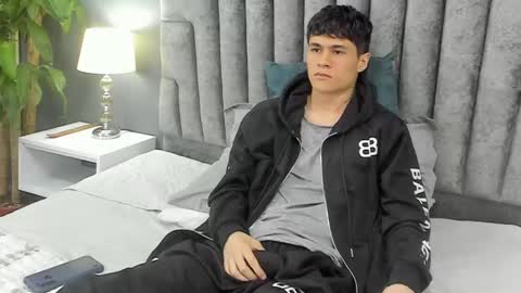 Snapshot of roan_birkin chatting on March 4, 10:49 pm Roan Birkin online show from March 4, 10:49 pm