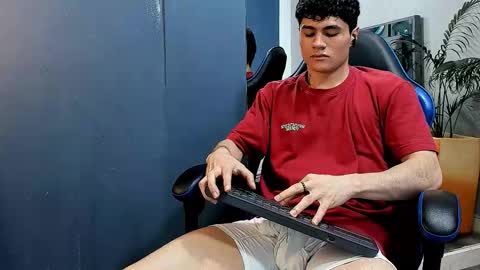 Snapshot of roan_birkin chatting on September 17, 8:56 pm Roan Birkin online show from September 17, 8:56 pm