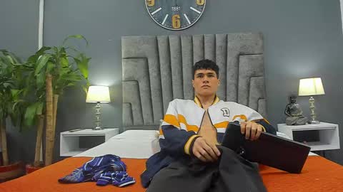 Snapshot of roan_birkin chatting on February 23, 1:46 am Roan Birkin online show from February 23, 1:46 am