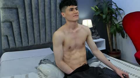 Snapshot of roan_birkin chatting on March 11, 1:48 am Roan Birkin online show from March 11, 1:48 am