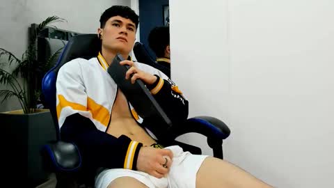 Snapshot of roan_birkin chatting on October 3, 9:45 pm Roan Birkin online show from October 3, 9:45 pm