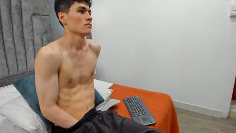 Snapshot of roan_birkin chatting on February 26, 2:30 am Roan Birkin online show from February 26, 2:30 am