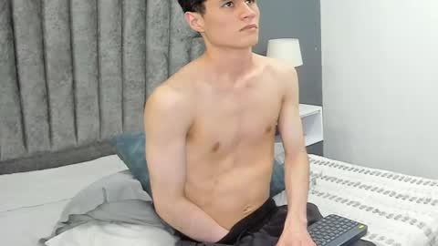 Snapshot of roan_birkin chatting on March 4, 1:45 am Roan Birkin online show from March 4, 1:45 am