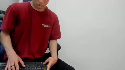 Snapshot of roan_birkin chatting on October 19, 7:18 pm Roan Birkin online show from October 19, 7:18 pm