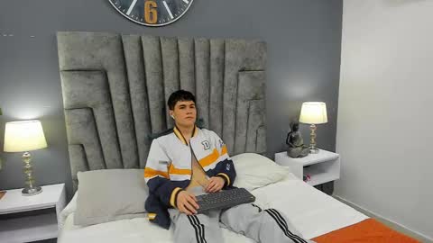 Snapshot of roan_birkin chatting on February 24, 7:41 pm Roan Birkin online show from February 24, 7:41 pm