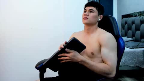 Roan Birkin online show from December 17, 11:33 pm