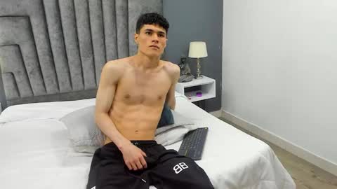Snapshot of roan_birkin chatting on February 18, 7:30 pm Roan Birkin online show from February 18, 7:30 pm